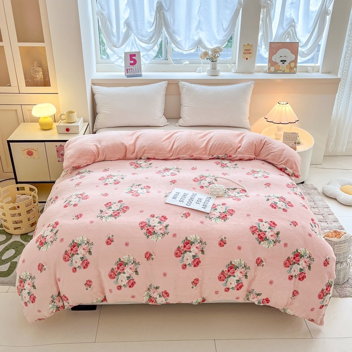 91家纺网 家纺一手货源 找家纺 铠畅 2025新款加厚牛奶绒床盖四件套 美女樱粉