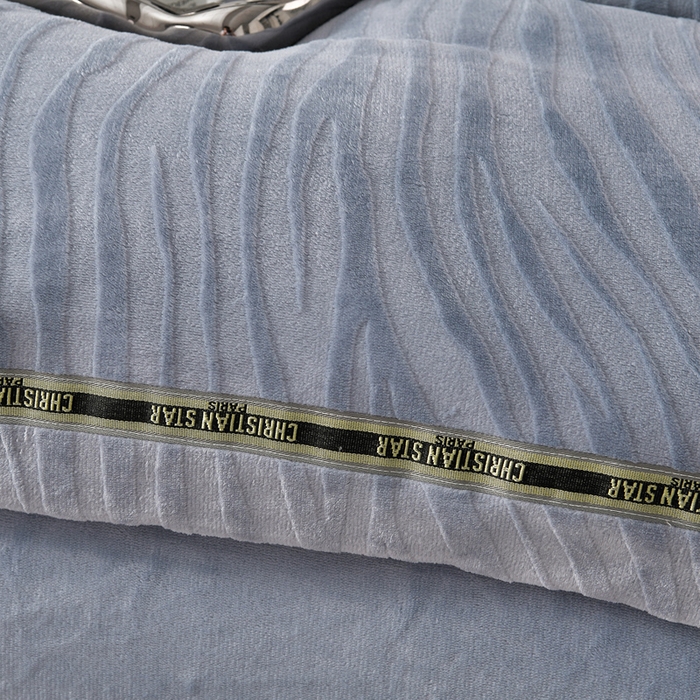 91家纺网 家纺一手货源 找家纺 妮恒美 2025新款直播爆款牛奶绒四件套雕花压线款法莱绒四件套11 梦幻-石英灰