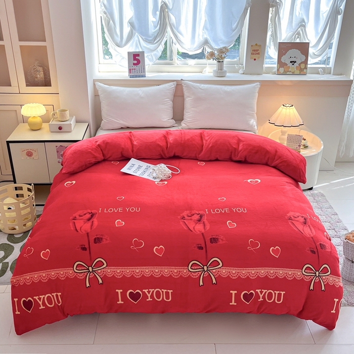 91家纺网 家纺一手货源 找家纺 铠畅 2025新款加厚牛奶绒床盖四件套 心心相恋