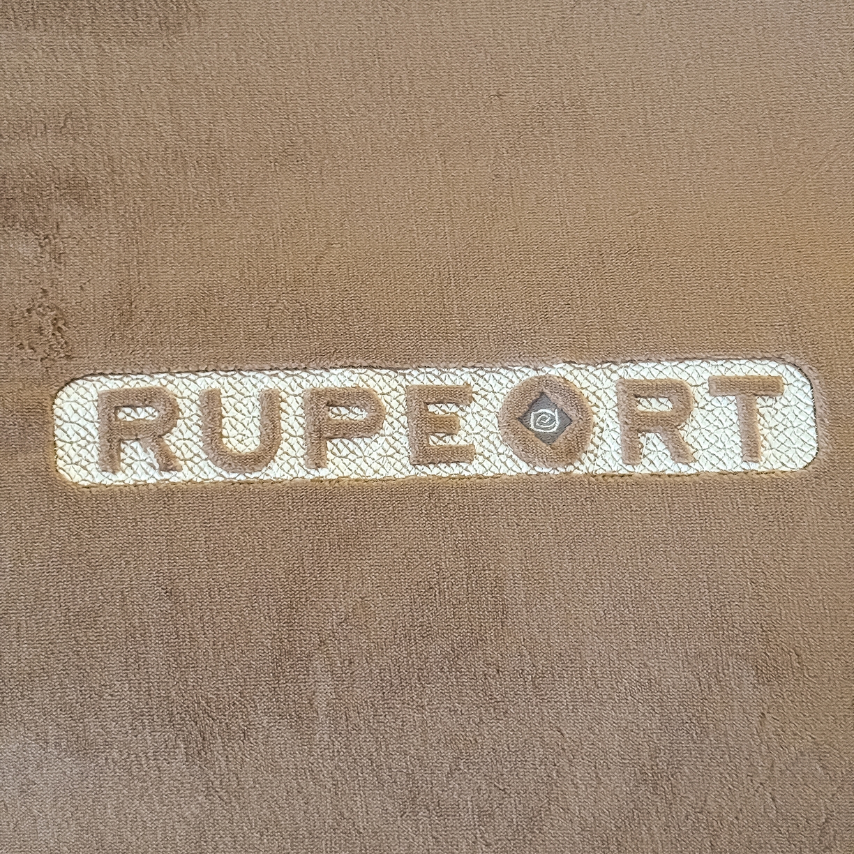 91家纺网 家纺一手货源 找家纺 恋尚羽家纺 2025新款超厚云芙绒宽边牛奶绒四件套 奢华-咖色