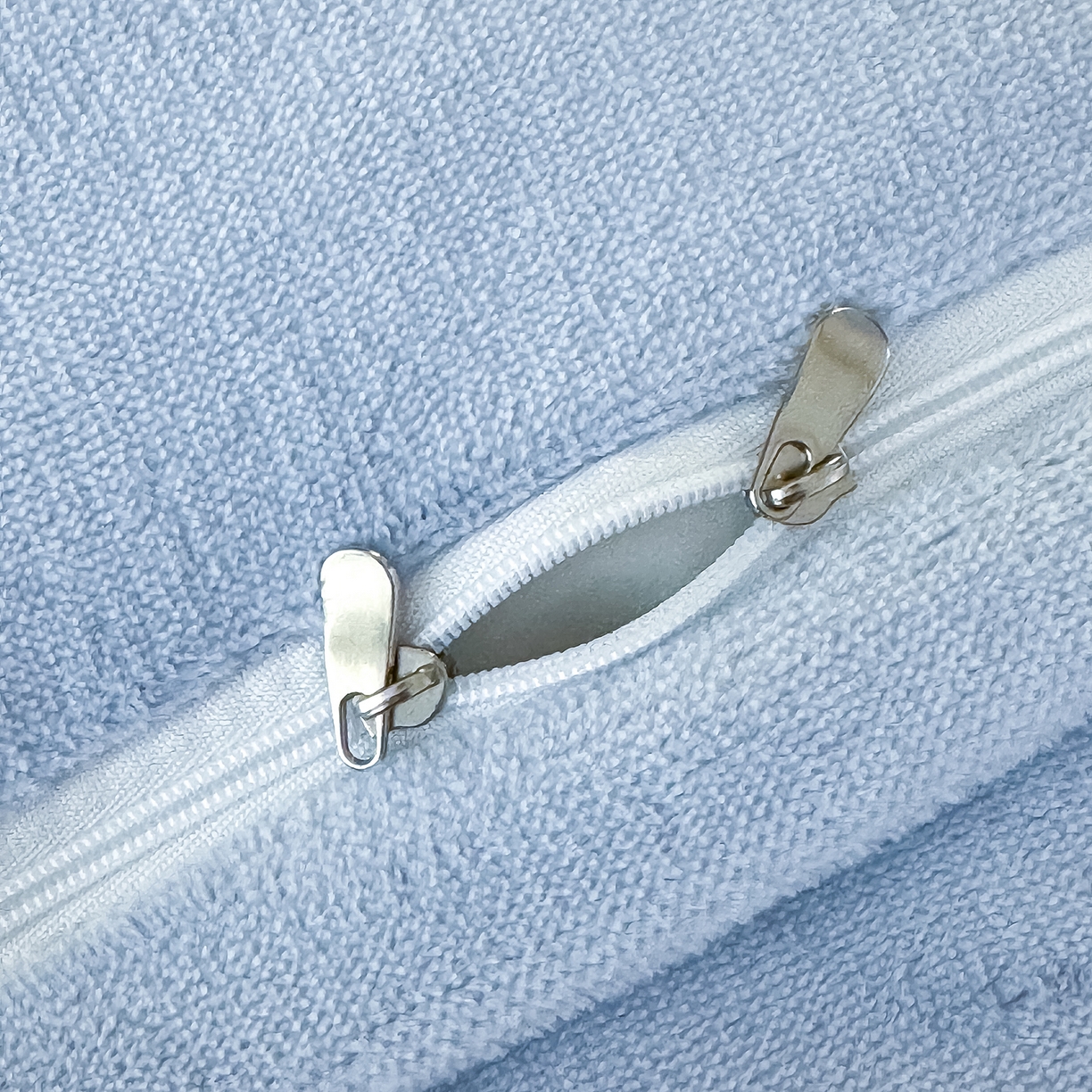 91家纺网 家纺一手货源 找家纺 恋尚羽家纺 2025新款超厚云芙绒宽边牛奶绒四件套 奢华-天空蓝