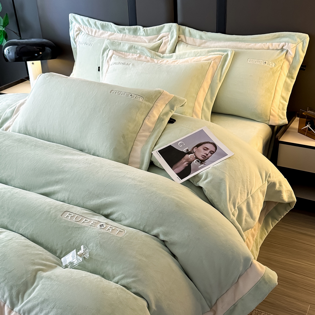 91家纺网 家纺一手货源 找家纺 （总）恋尚羽家纺 2025新款超厚云芙绒宽边牛奶绒四件套