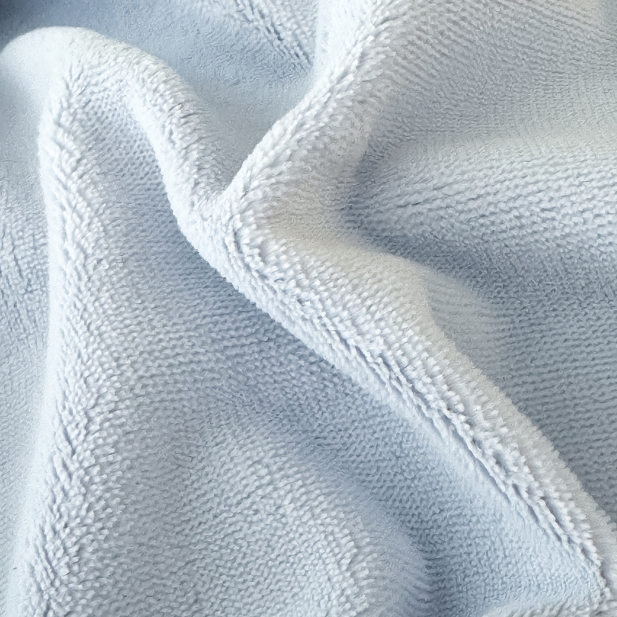 91家纺网 家纺一手货源 找家纺 恋尚羽家纺 2025新款超厚云芙绒宽边牛奶绒四件套 奢华-灰色