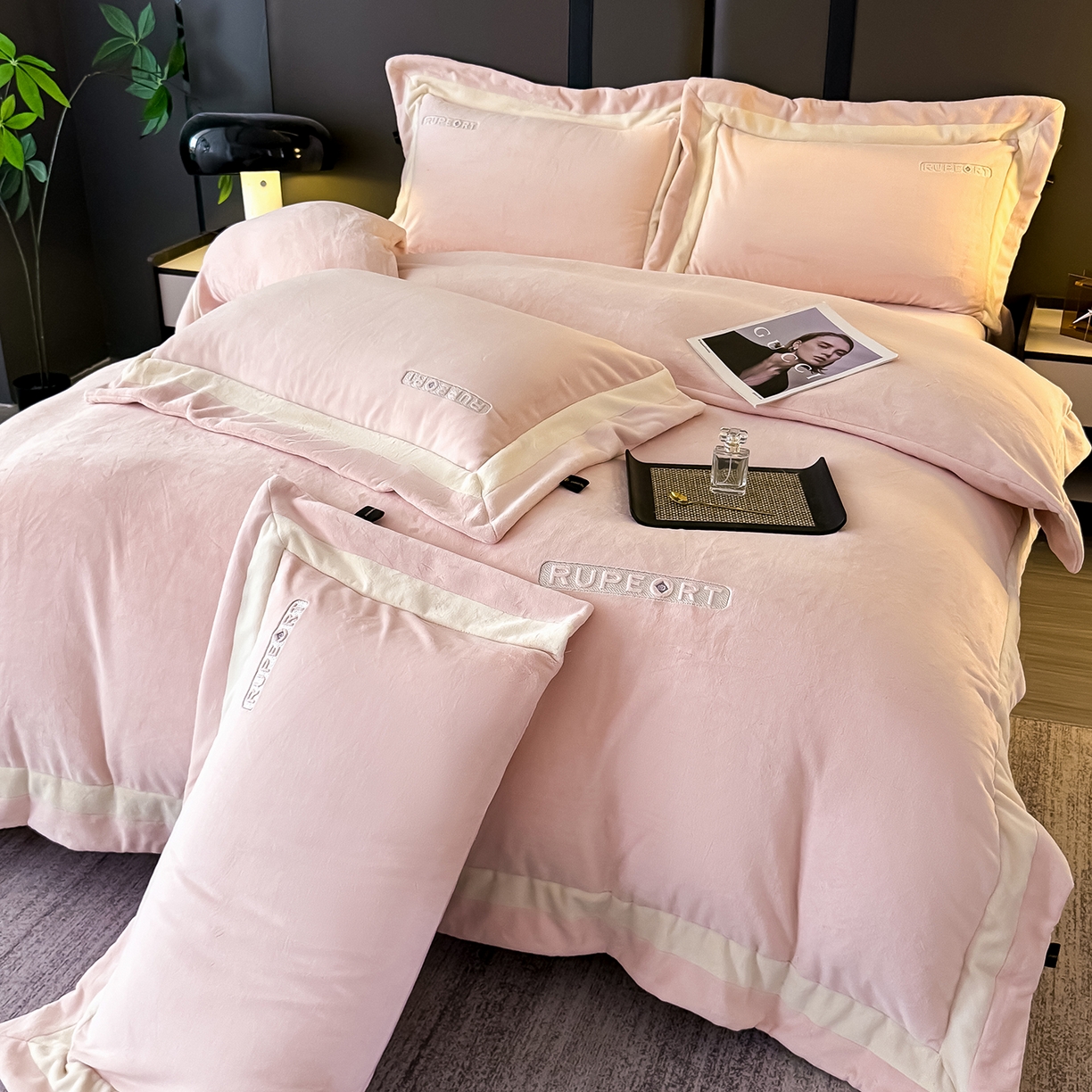 91家纺网 家纺一手货源 找家纺 （总）恋尚羽家纺 2025新款超厚云芙绒宽边牛奶绒四件套