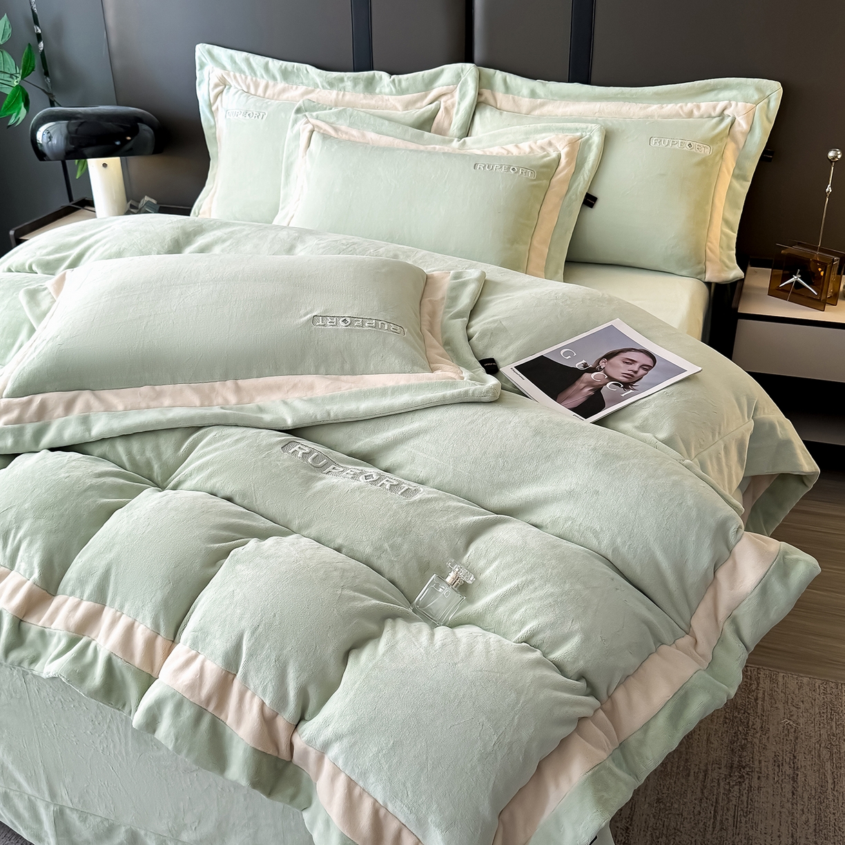 91家纺网 家纺一手货源 找家纺 （总）恋尚羽家纺 2025新款超厚云芙绒宽边牛奶绒四件套