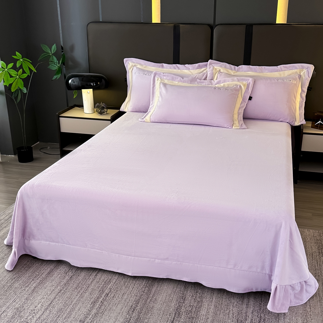 91家纺网 家纺一手货源 找家纺 恋尚羽家纺 2025新款超厚云芙绒宽边牛奶绒四件套 奢华-紫色