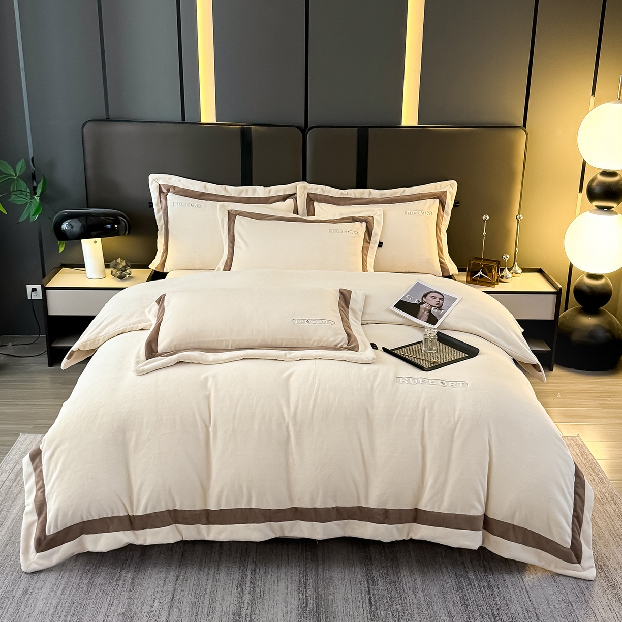 91家纺网 家纺一手货源 找家纺 恋尚羽家纺 2025新款超厚云芙绒宽边牛奶绒四件套 奢华-米色