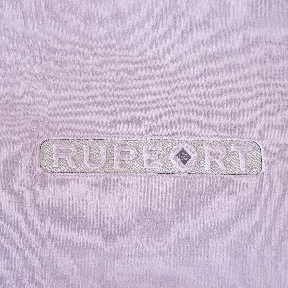 91家纺网 家纺一手货源 找家纺 恋尚羽家纺 2025新款超厚云芙绒宽边牛奶绒四件套 奢华-紫色