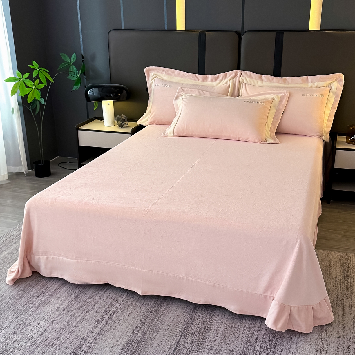 91家纺网 家纺一手货源 找家纺 恋尚羽家纺 2025新款超厚云芙绒宽边牛奶绒四件套 奢华-玉色