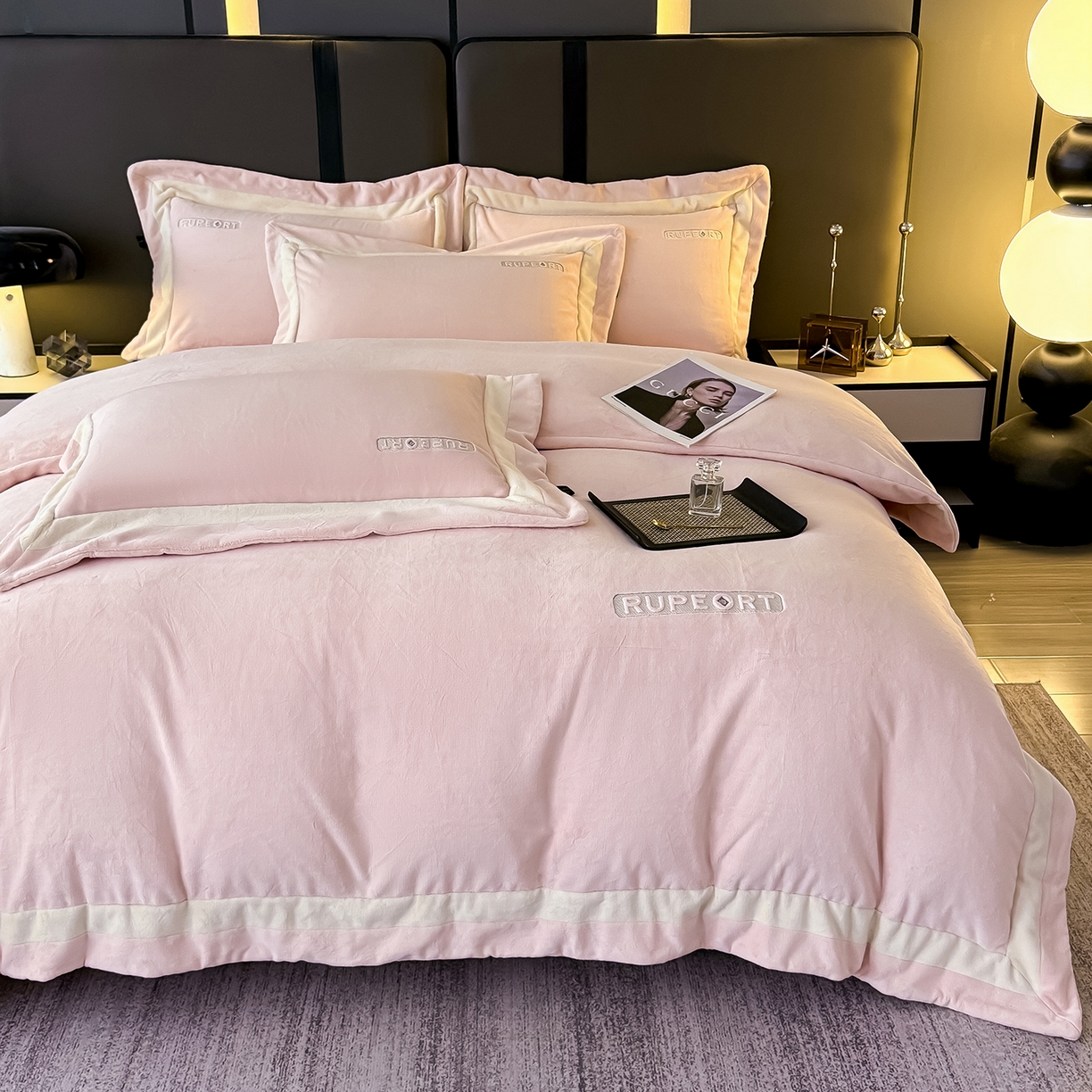 91家纺网 家纺一手货源 找家纺 恋尚羽家纺 2025新款超厚云芙绒宽边牛奶绒四件套 奢华-玉色