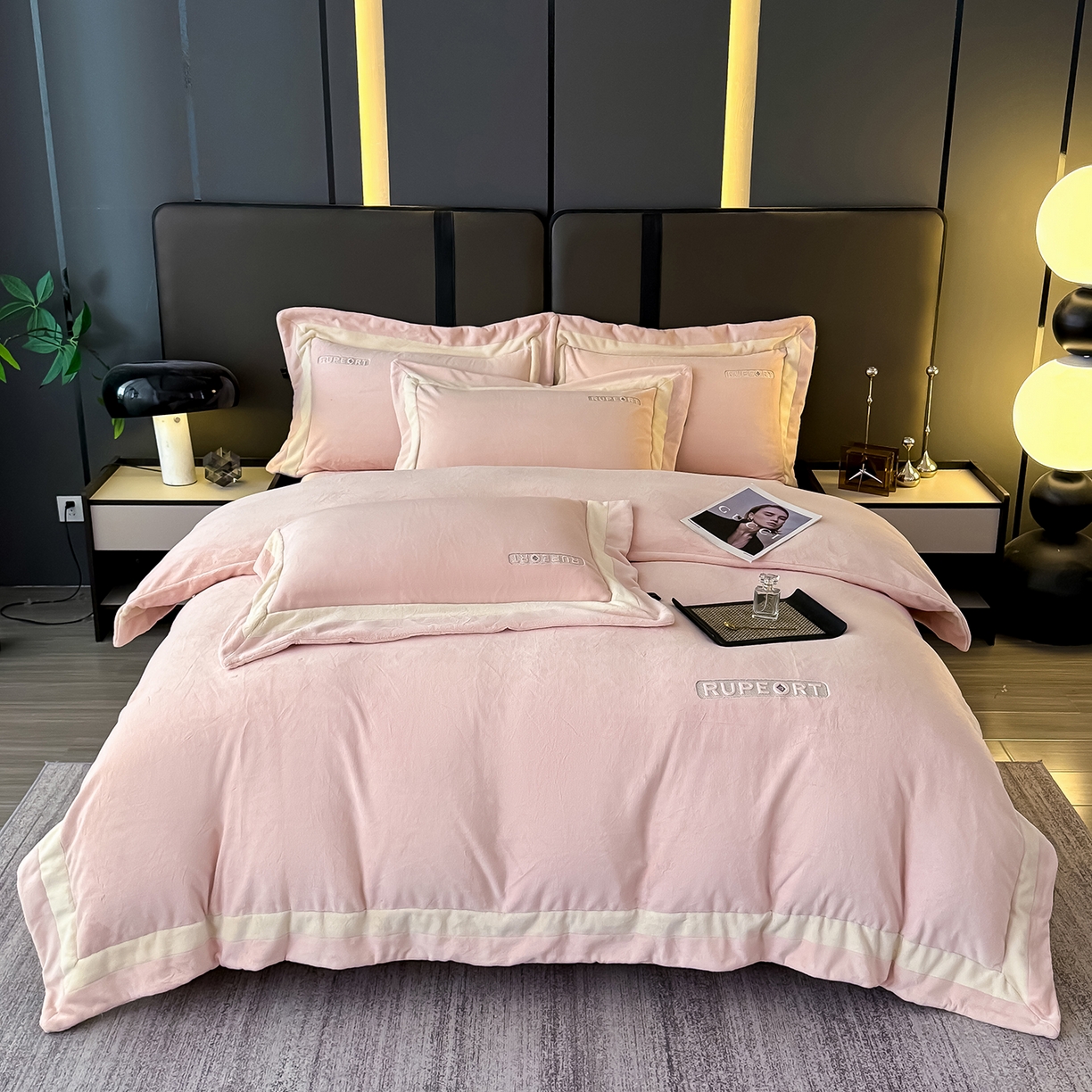 91家纺网 家纺一手货源 找家纺 恋尚羽家纺 2025新款超厚云芙绒宽边牛奶绒四件套 奢华-玉色