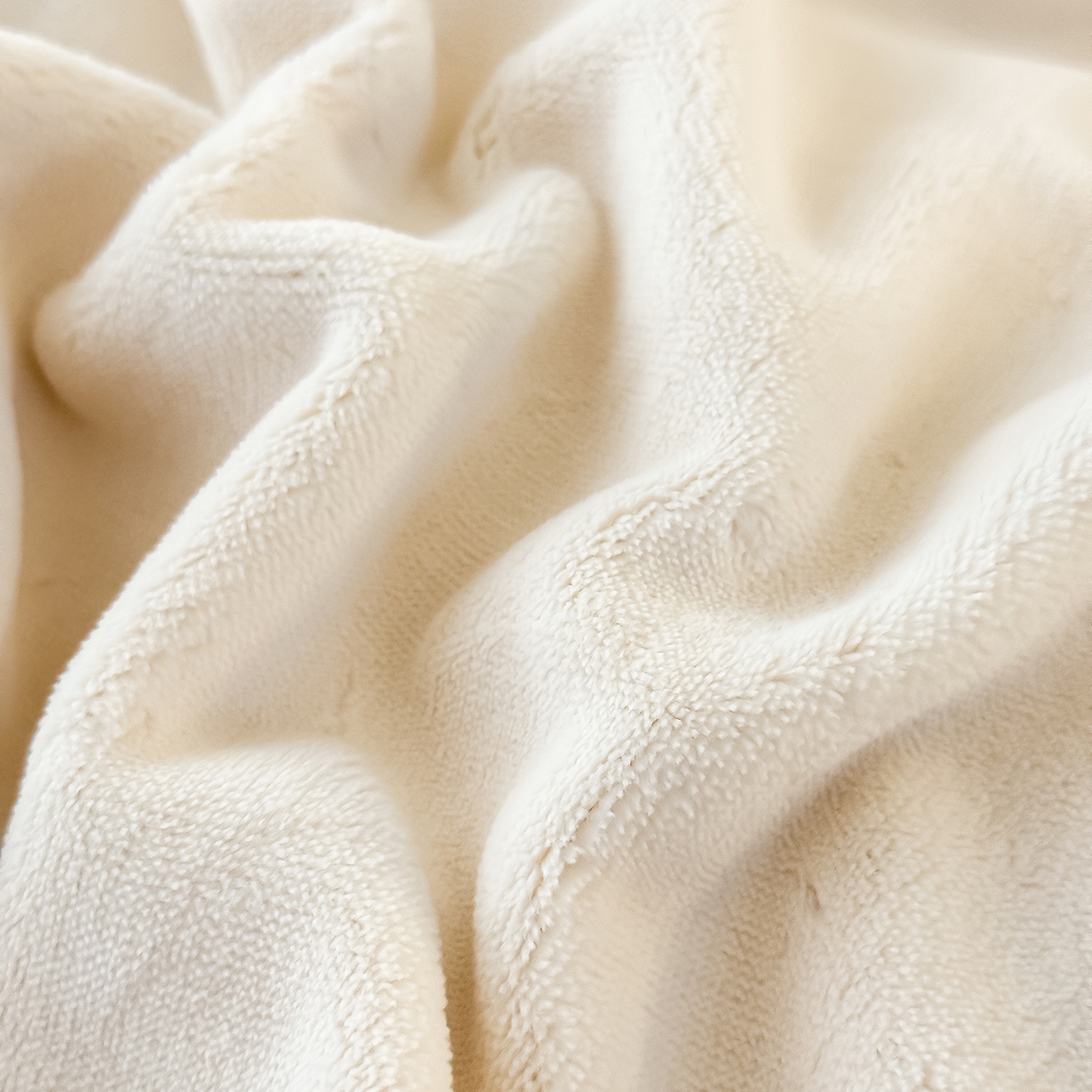 91家纺网 家纺一手货源 找家纺 恋尚羽家纺 2025新款超厚云芙绒宽边牛奶绒四件套 奢华-米色