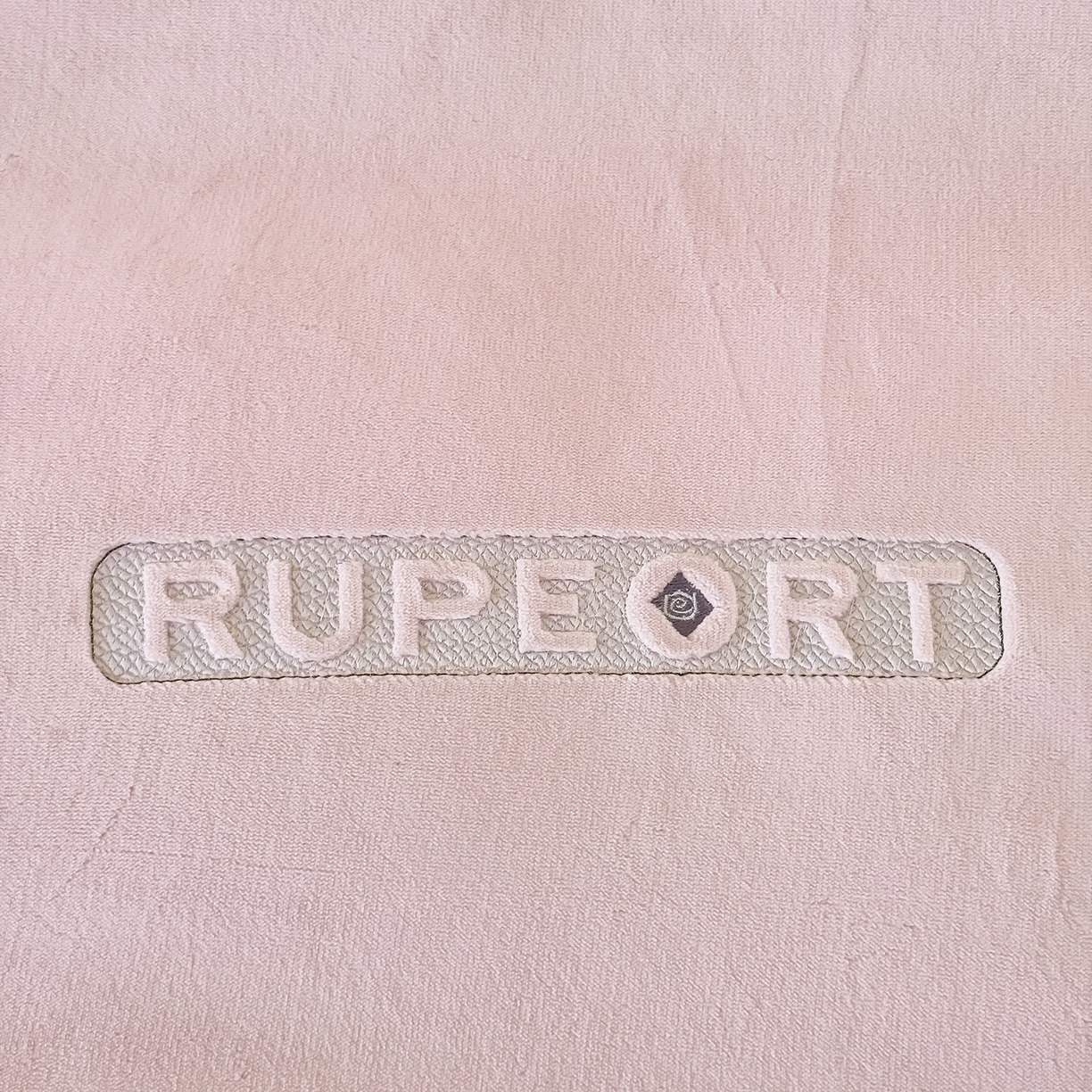 91家纺网 家纺一手货源 找家纺 恋尚羽家纺 2025新款超厚云芙绒宽边牛奶绒四件套 奢华-玉色