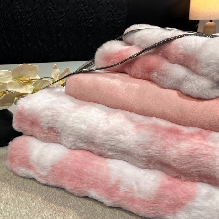 91家纺网 家纺一手货源 找家纺 品乐家纺 2025新款秋冬A类高克重300g泡泡兔绒保暖被套单品被套单件被套 组合图仅供展示不可下单