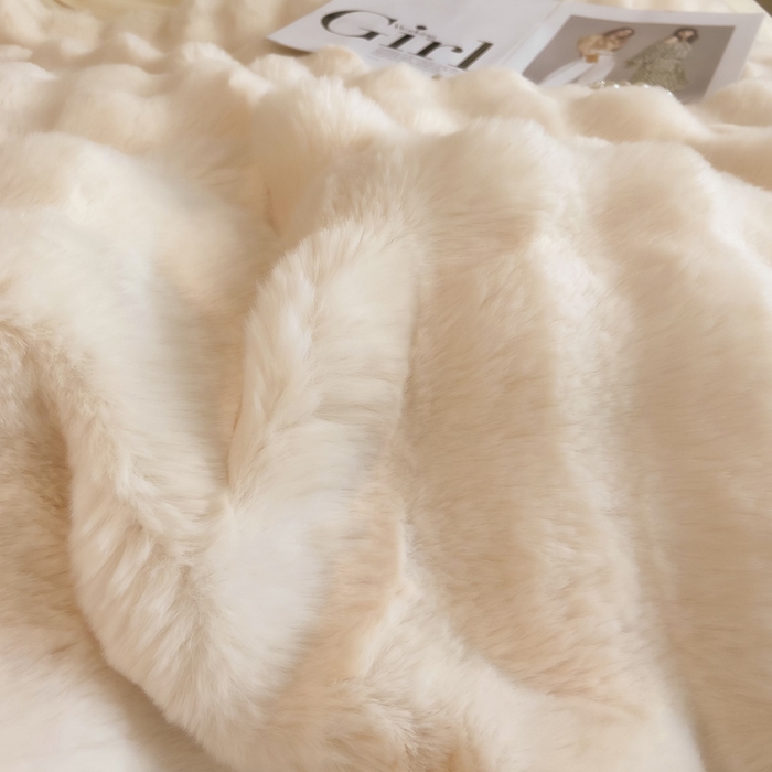 91家纺网 家纺一手货源 找家纺 品乐家纺 2025新款秋冬A类高克重300g泡泡兔绒保暖被套单品被套单件被套 泡泡  优雅白