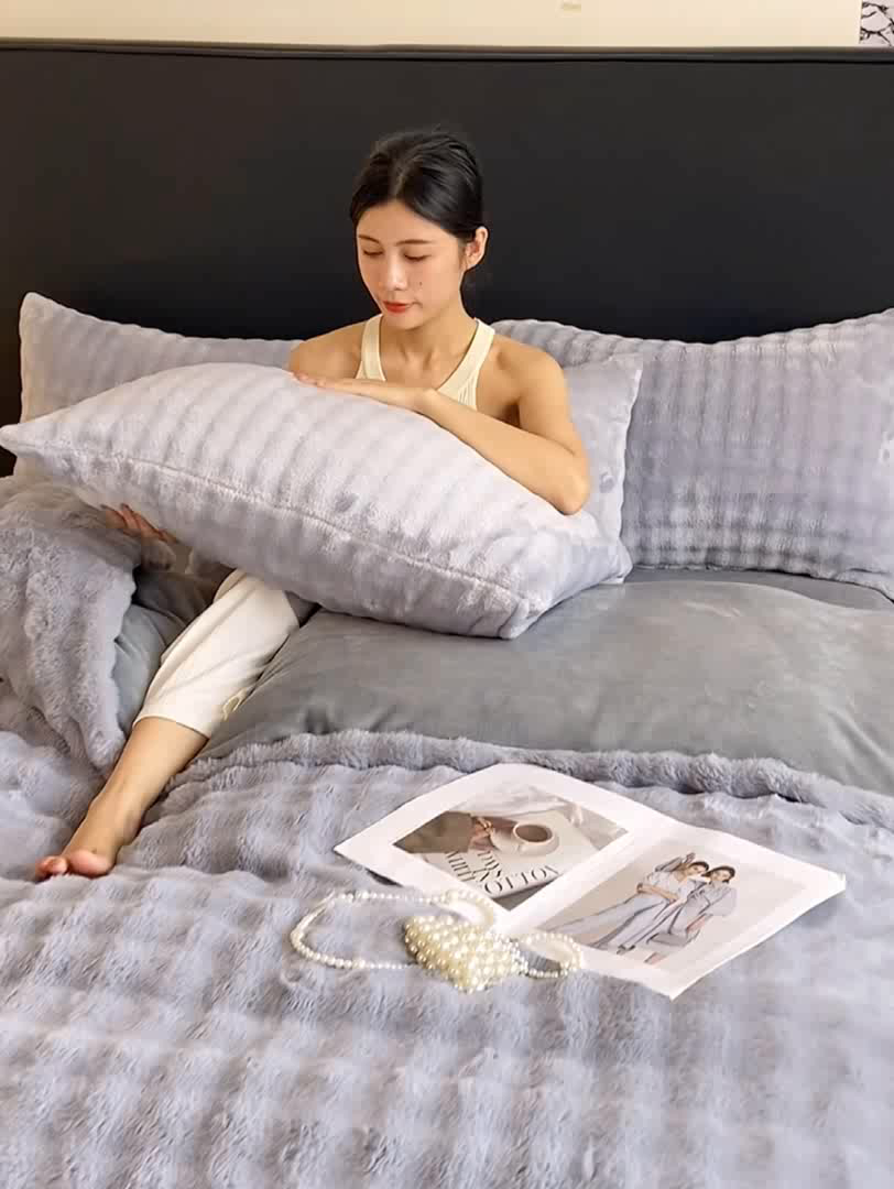 91家纺网 家纺一手货源 找家纺 品乐家纺 2025新款秋冬A类高克重300g泡泡兔绒保暖被套单品被套单件被套 泡泡  星空灰