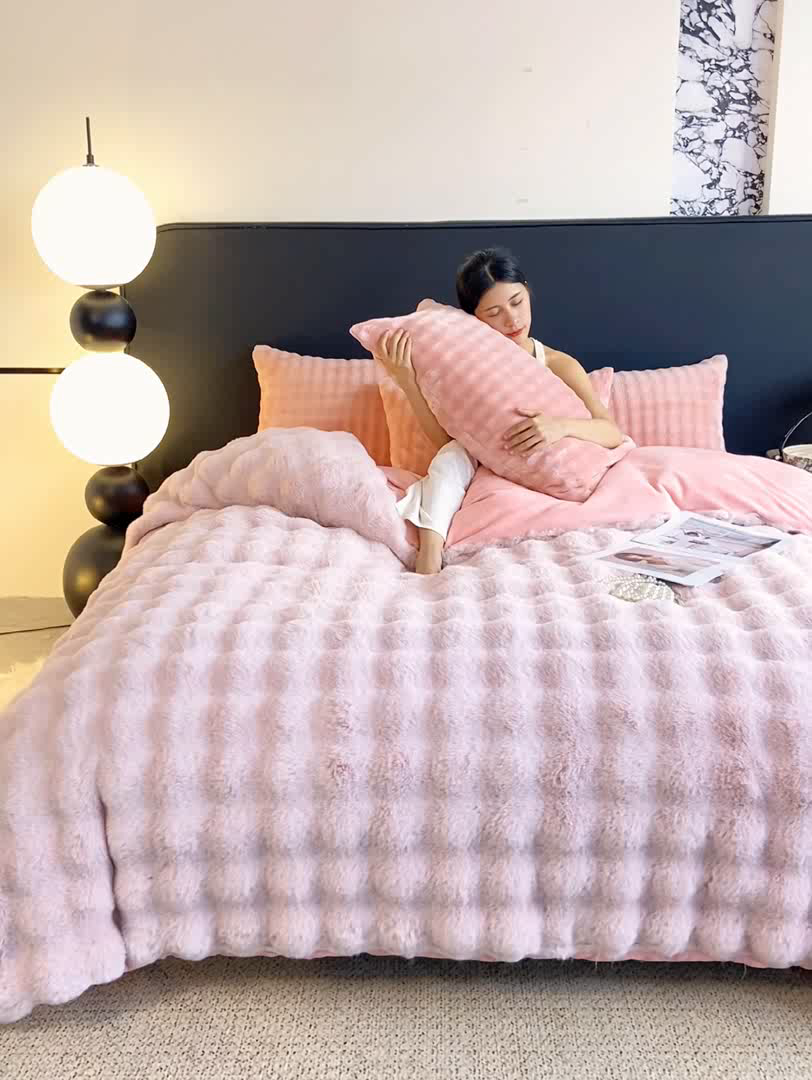 91家纺网 家纺一手货源 找家纺 品乐家纺 2025新款秋冬A类高克重300g泡泡兔绒保暖被套单品被套单件被套 泡泡  粉豆沙