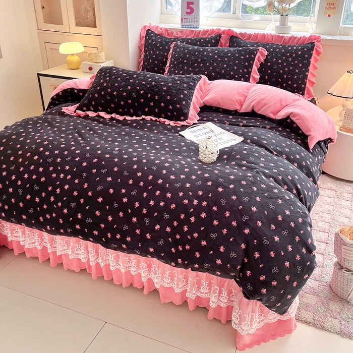 91家纺网 家纺一手货源 找家纺 铠畅 2025新款加厚牛奶绒床盖四件套 花仙