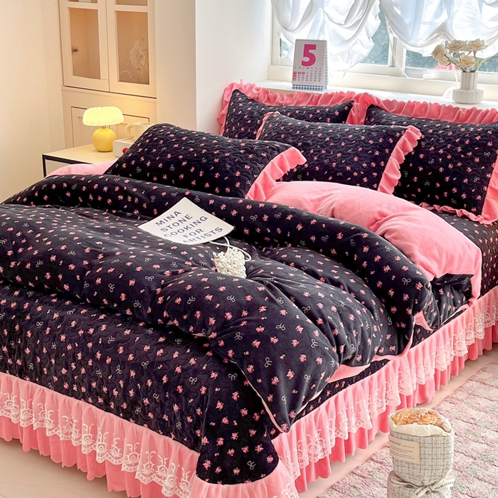 91家纺网 家纺一手货源 找家纺 铠畅 2025新款加厚牛奶绒床盖四件套 花仙