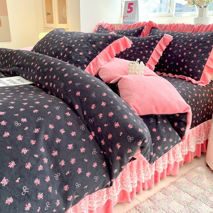 91家纺网 家纺一手货源 找家纺 铠畅 2025新款加厚牛奶绒床盖四件套 花仙