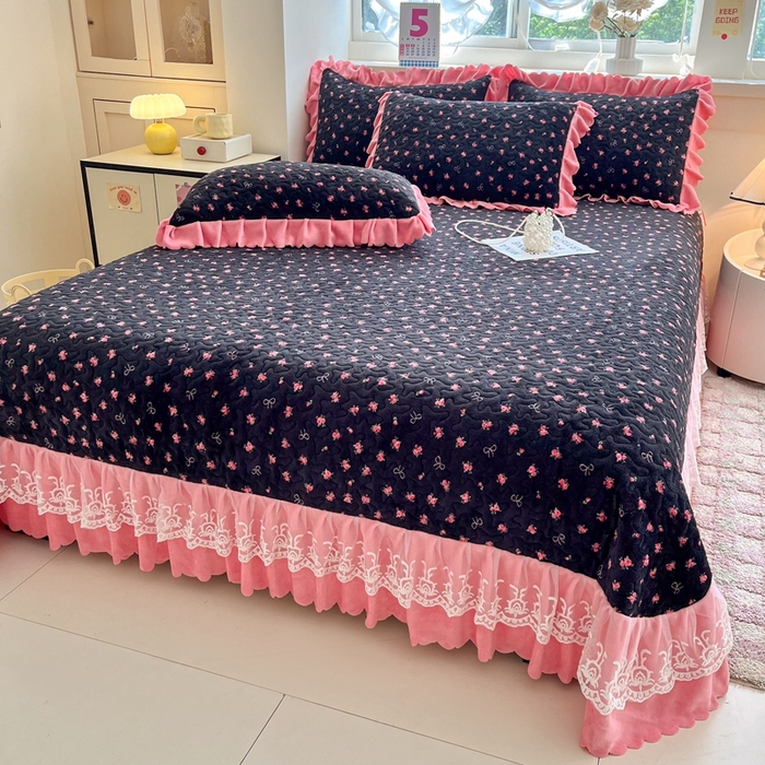 91家纺网 家纺一手货源 找家纺 铠畅 2025新款加厚牛奶绒床盖四件套 花仙