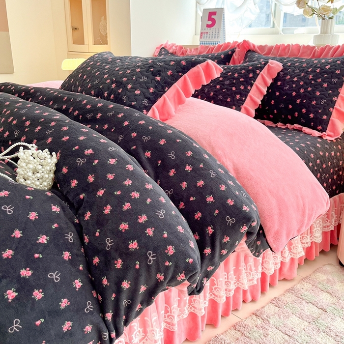 91家纺网 家纺一手货源 找家纺 铠畅 2025新款加厚牛奶绒床盖四件套 花仙