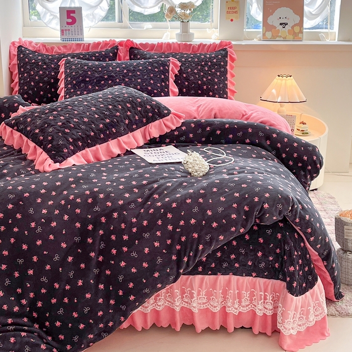 91家纺网 家纺一手货源 找家纺 铠畅 2025新款加厚牛奶绒床盖四件套 花仙