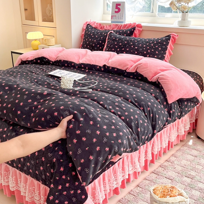 91家纺网 家纺一手货源 找家纺 铠畅 2025新款加厚牛奶绒床盖四件套 花仙