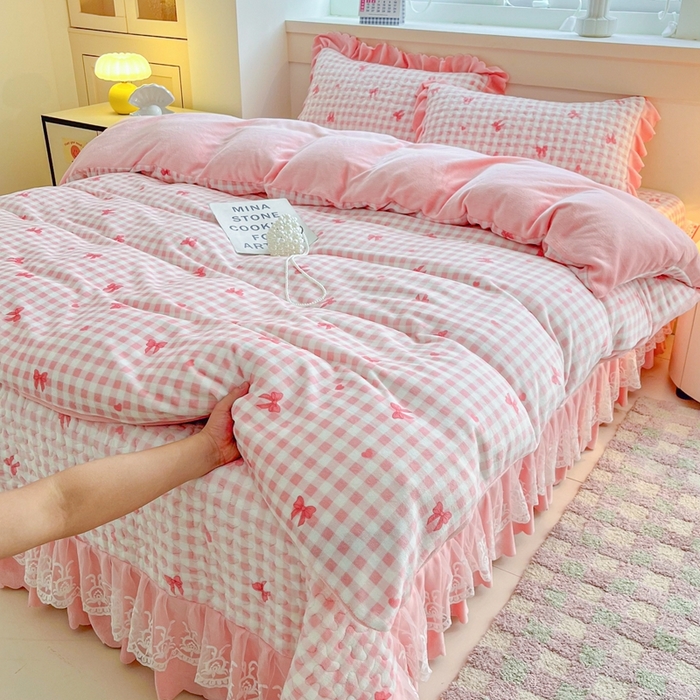 91家纺网 家纺一手货源 找家纺 铠畅 2025新款加厚牛奶绒床盖四件套 蜜糖蝴蝶结