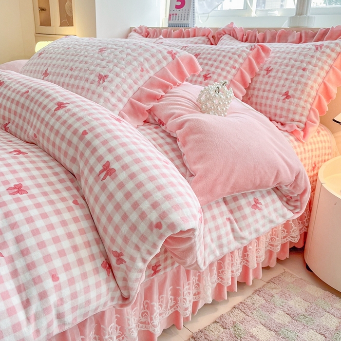 91家纺网 家纺一手货源 找家纺 铠畅 2025新款加厚牛奶绒床盖四件套 蜜糖蝴蝶结