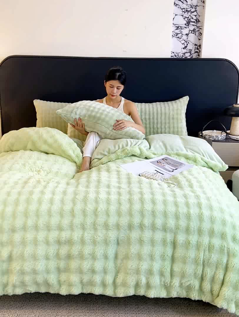 91家纺网 家纺一手货源 找家纺 品乐家纺 2025新款秋冬A类高克重300g泡泡兔绒保暖被套单品被套单件被套 泡泡  淡雅绿