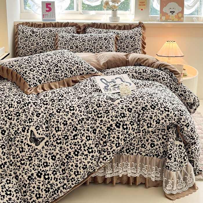 91家纺网 家纺一手货源 找家纺 铠畅 2025新款加厚牛奶绒床盖四件套 翩翩起舞