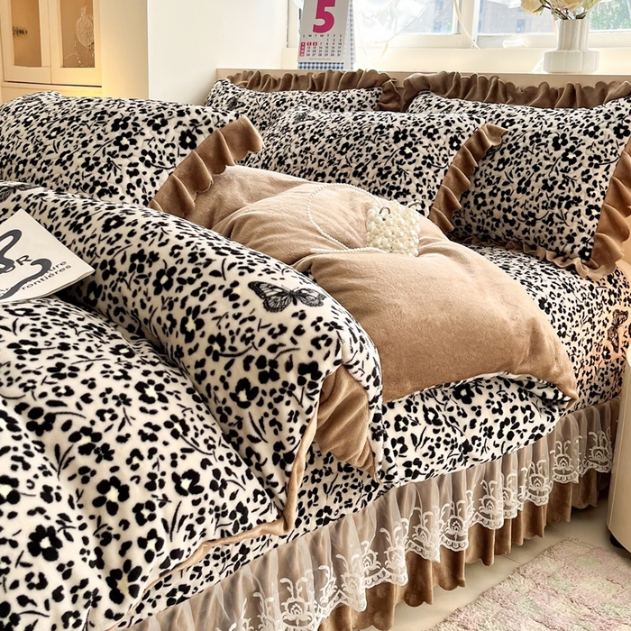 91家纺网 家纺一手货源 找家纺 铠畅 2025新款加厚牛奶绒床盖四件套 翩翩起舞