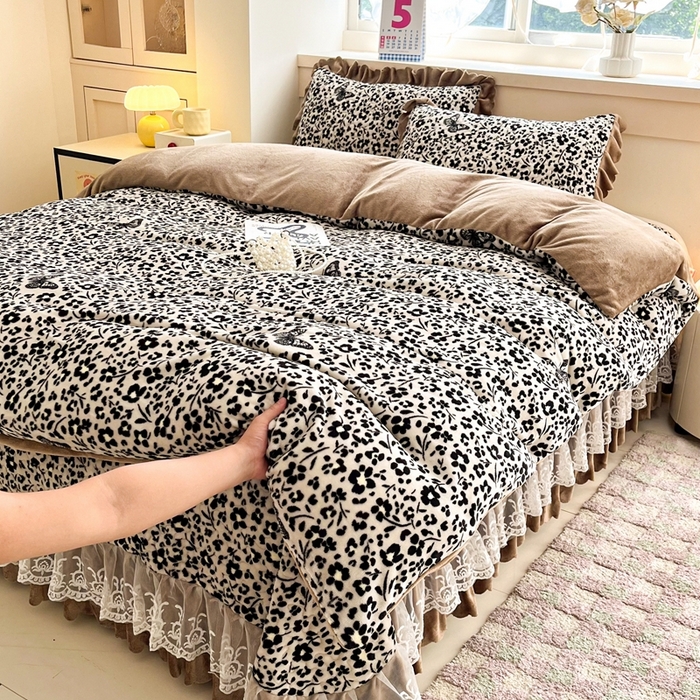 91家纺网 家纺一手货源 找家纺 铠畅 2025新款加厚牛奶绒床盖四件套 翩翩起舞