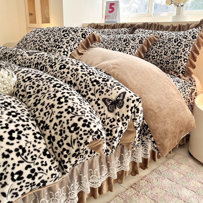 91家纺网 家纺一手货源 找家纺 铠畅 2025新款加厚牛奶绒床盖四件套 翩翩起舞