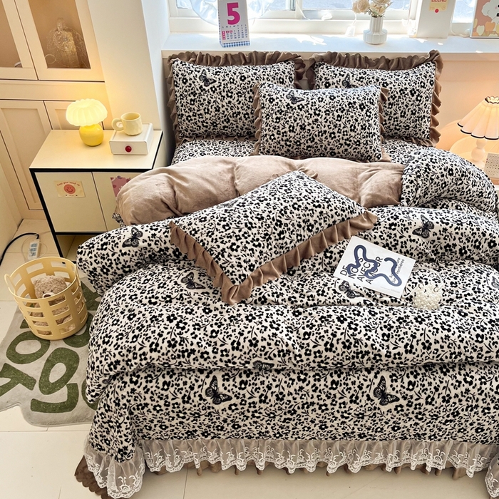 91家纺网 家纺一手货源 找家纺 铠畅 2025新款加厚牛奶绒床盖四件套 翩翩起舞