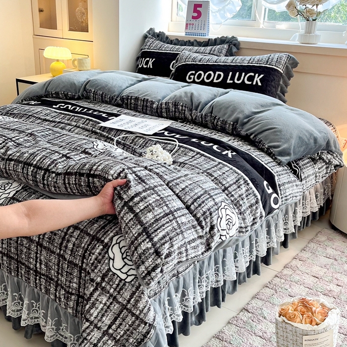 91家纺网 家纺一手货源 找家纺 铠畅 2025新款加厚牛奶绒床盖四件套 午后巴黎