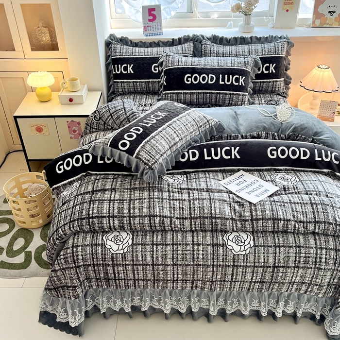 91家纺网 家纺一手货源 找家纺 铠畅 2025新款加厚牛奶绒床盖四件套 午后巴黎