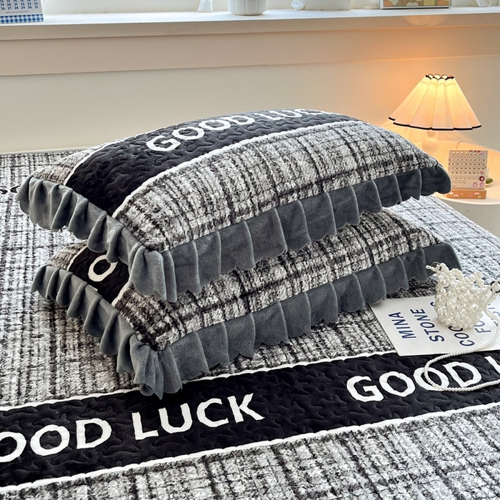 91家纺网 家纺一手货源 找家纺 铠畅 2025新款加厚牛奶绒床盖四件套 午后巴黎