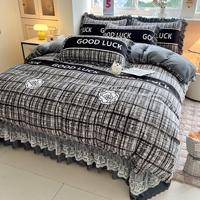 91家纺网 家纺一手货源 找家纺 铠畅 2025新款加厚牛奶绒床盖四件套 午后巴黎