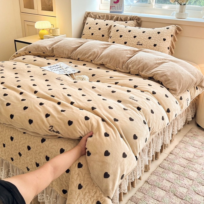 91家纺网 家纺一手货源 找家纺 铠畅 2025新款加厚牛奶绒床盖四件套 心动信号