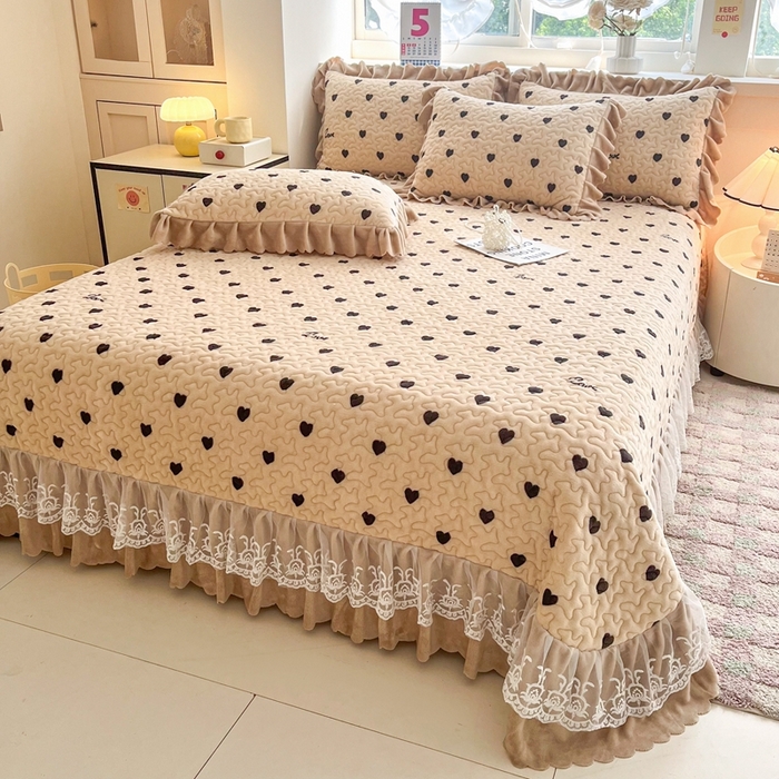 91家纺网 家纺一手货源 找家纺 铠畅 2025新款加厚牛奶绒床盖四件套 心动信号