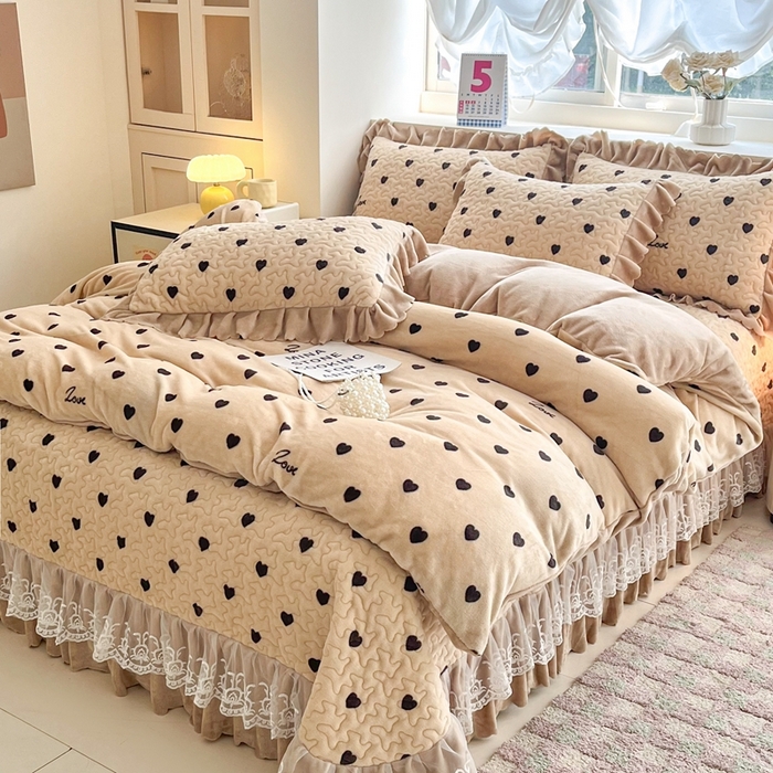 91家纺网 家纺一手货源 找家纺 铠畅 2025新款加厚牛奶绒床盖四件套 心动信号