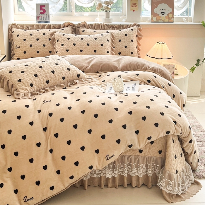 91家纺网 家纺一手货源 找家纺 铠畅 2025新款加厚牛奶绒床盖四件套 心动信号