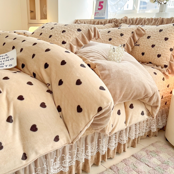 91家纺网 家纺一手货源 找家纺 铠畅 2025新款加厚牛奶绒床盖四件套 心动信号