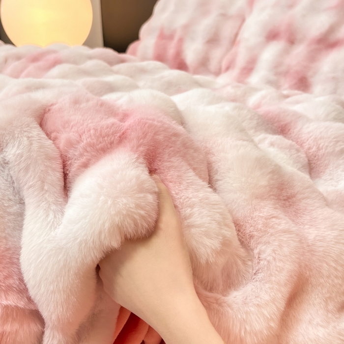 91家纺网 家纺一手货源 找家纺 品乐家纺 2025新款秋冬A类高克重300g泡泡兔绒保暖被套单品被套单件被套 炫彩   胭脂粉