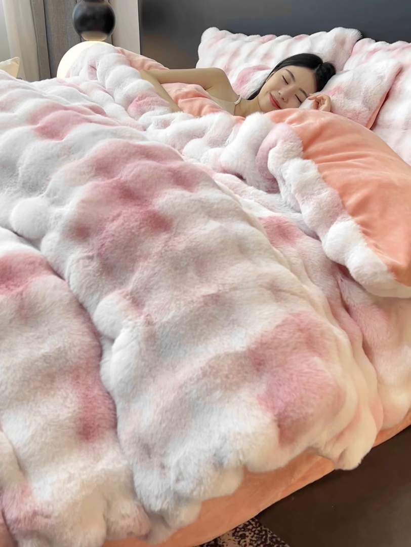 91家纺网 家纺一手货源 找家纺 品乐家纺 2025新款秋冬A类高克重300g泡泡兔绒保暖被套单品被套单件被套 炫彩   胭脂粉