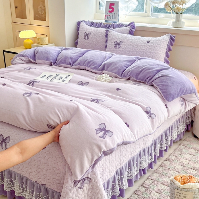 91家纺网 家纺一手货源 找家纺 铠畅 2025新款加厚牛奶绒床盖四件套 紫色蝴蝶结