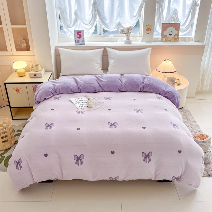 91家纺网 家纺一手货源 找家纺 铠畅 2025新款加厚牛奶绒床盖四件套 紫色蝴蝶结