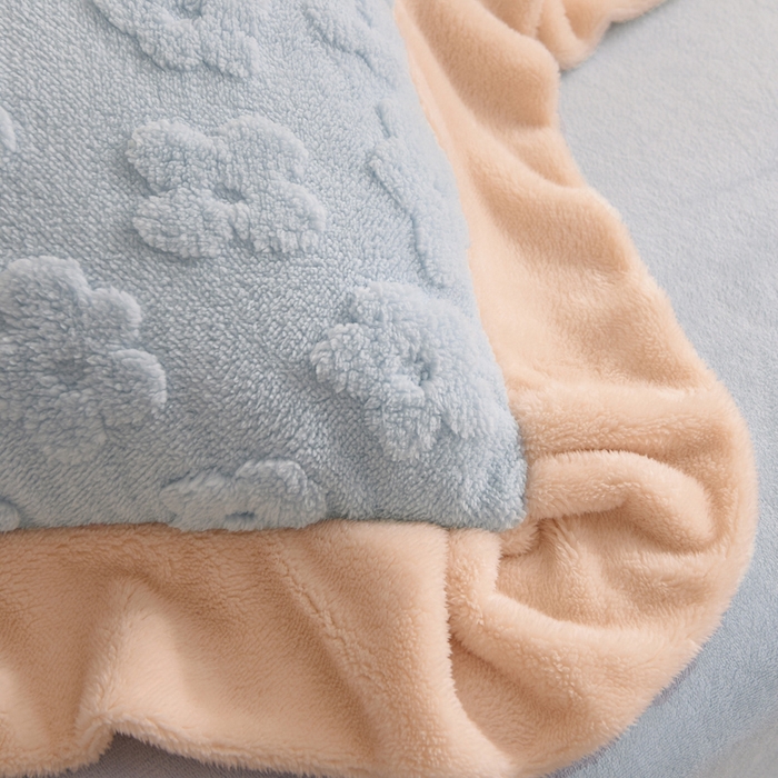 91家纺网 家纺一手货源 找家纺 首尔家纺 2025新款牛奶绒提花塔芙绒四件套-蝴蝶结和花期系列 繁花-淡蓝